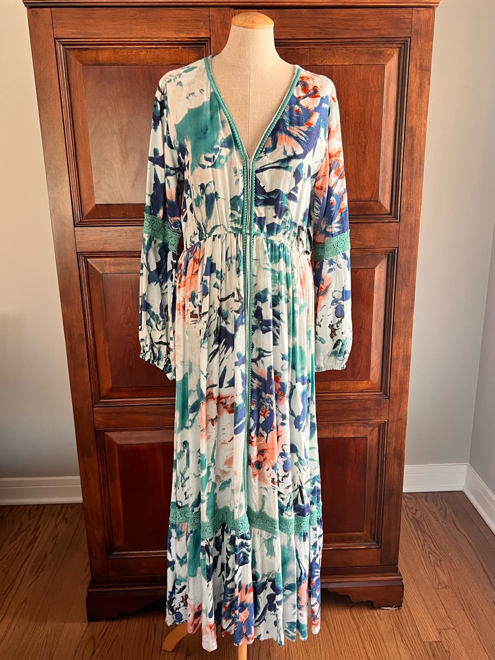 America & Beyond - Floral V-Neck Long Sleeve Maxi Dress in Teal & Coral - M